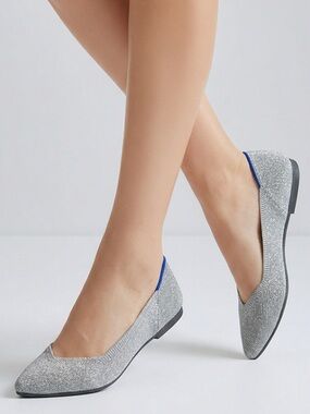 Rothy’s platinum metallic size 8
001-304